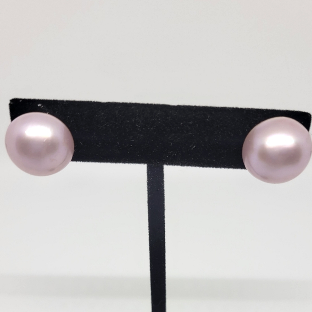 Pink Mobe Pearl Stud Earrings